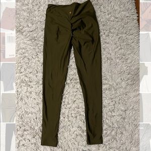 OBSESSION- Butt scrunch leggings- Size M